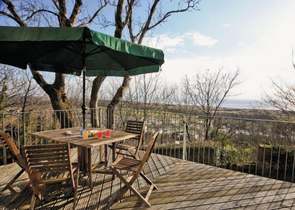 Cottage , Seaside Views, Quiet Beach, Awesome View Pendine Buitenkant foto