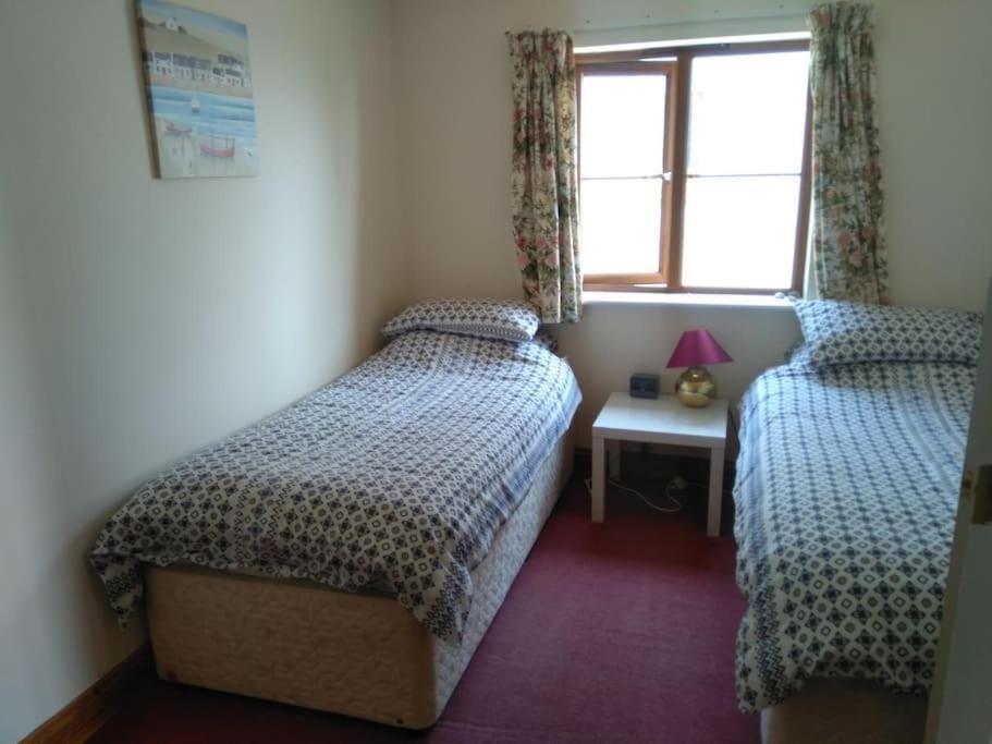 Cottage , Seaside Views, Quiet Beach, Awesome View Pendine Buitenkant foto